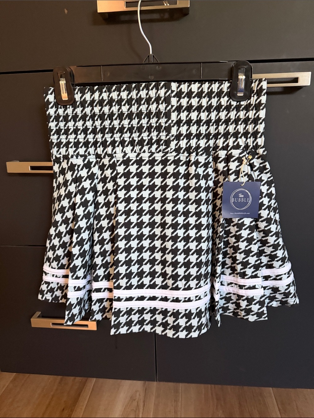 Bubble Lifestyle Monroe women’s houndstooth Mini Skort  with white Trim.